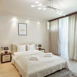 https://one-bedroom-grzybowska-wola.warsawhotelspoland.com